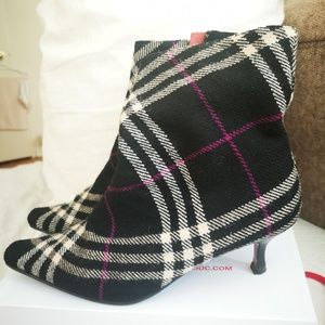 Burberry kitten heels boots